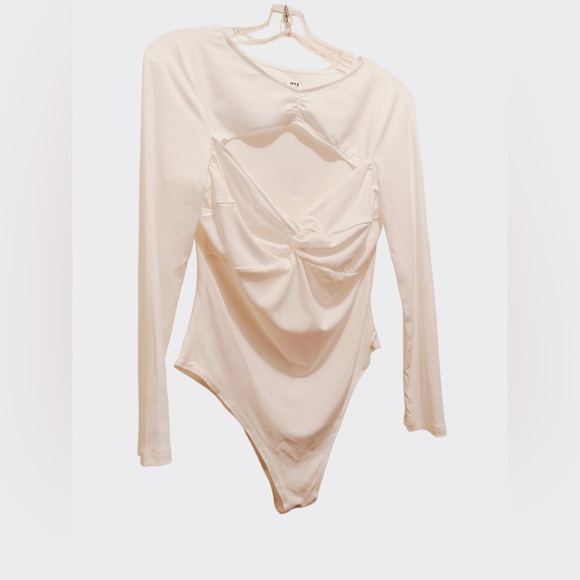 NWOT Women’s Long Sleeve Bodysuit White Size L - Picture 6 of 7